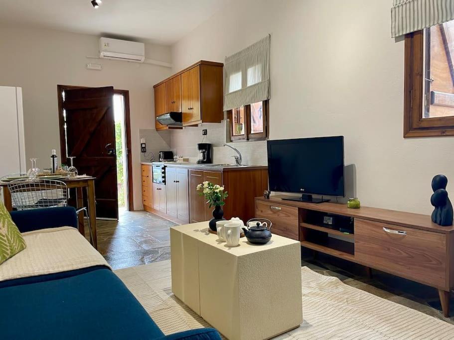 Almond Home Livadia  외부 사진